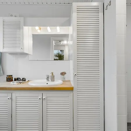 3 Bedroom Cozy In Semesterbostad *