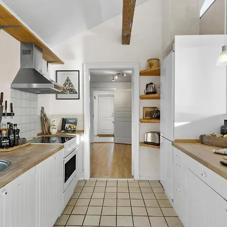 3 Bedroom Cozy In Semesterbostad *