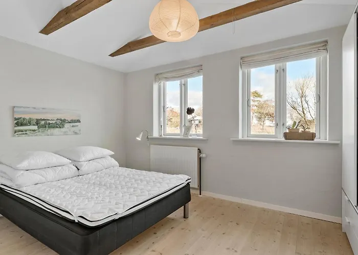 Дом отдыха 3 Bedroom Cozy In *
